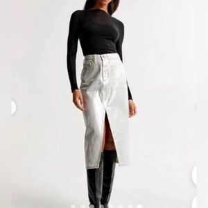 SOHO Apparel Young Contemporary Silver skirt with pockets